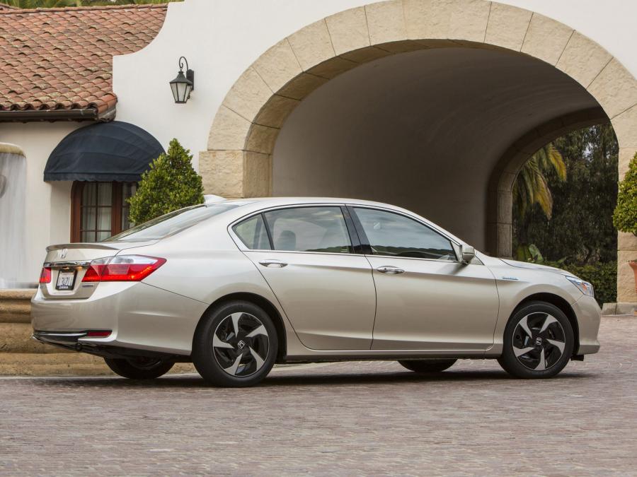  Honda Accord PHEV 2013 года  (фото 24 из 28)